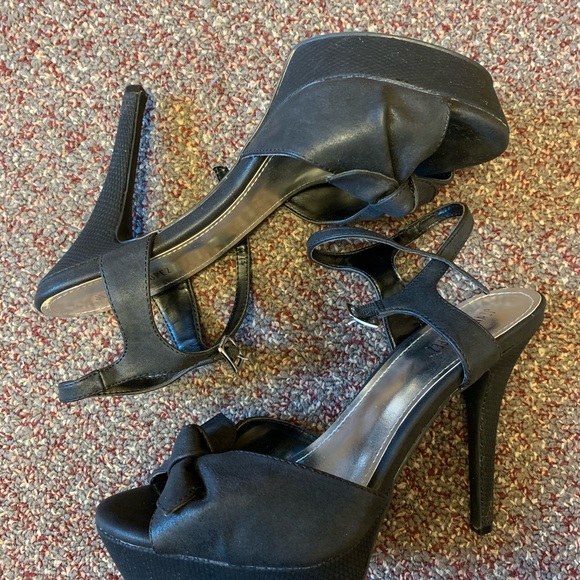Jennifer Lopez Shoes - Jennifer Lopez Black Heels